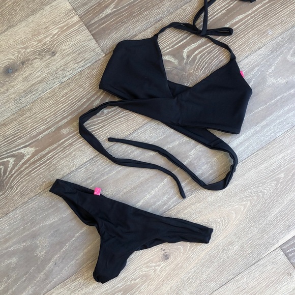 Black criss cross sexy scrunch butt bikini - Picture 2 of 10